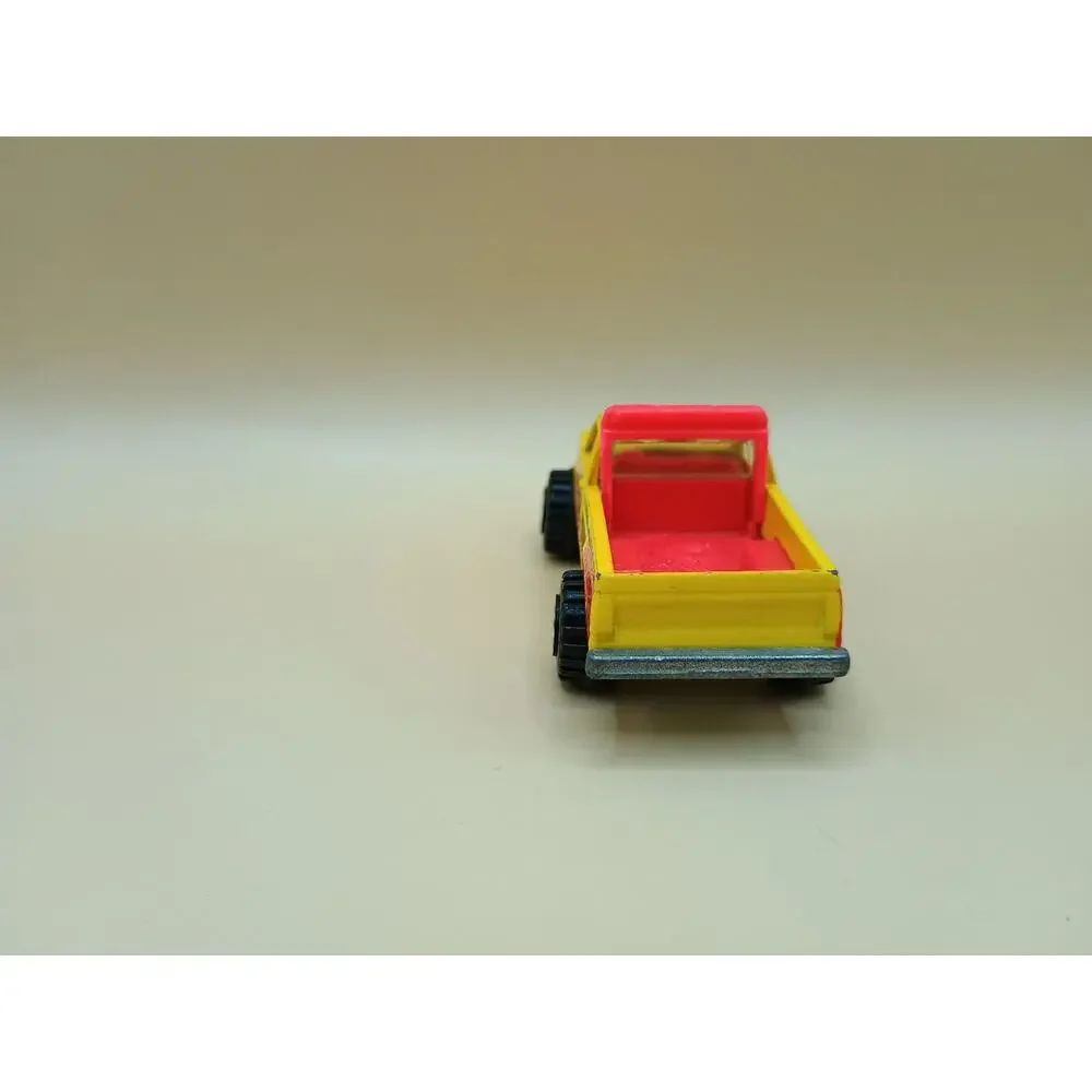 Vintage 1982 Hot Wheels Chevy S10 Baywatch Diecast Lifeguard Rescue Truck 1:64th